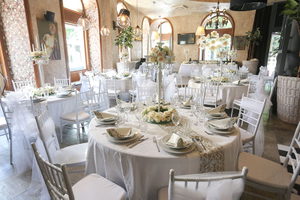Hedonist Cafe & Lounge