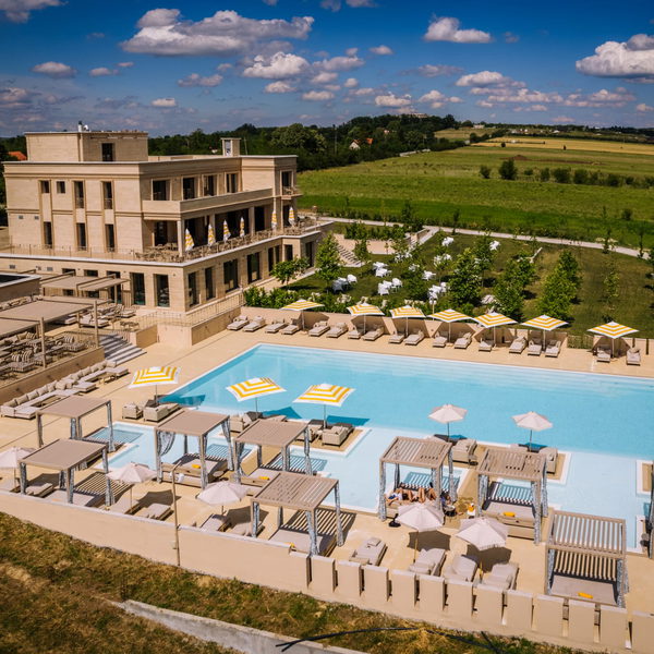 Hotel Hyde Hill / Bikini and Champagne