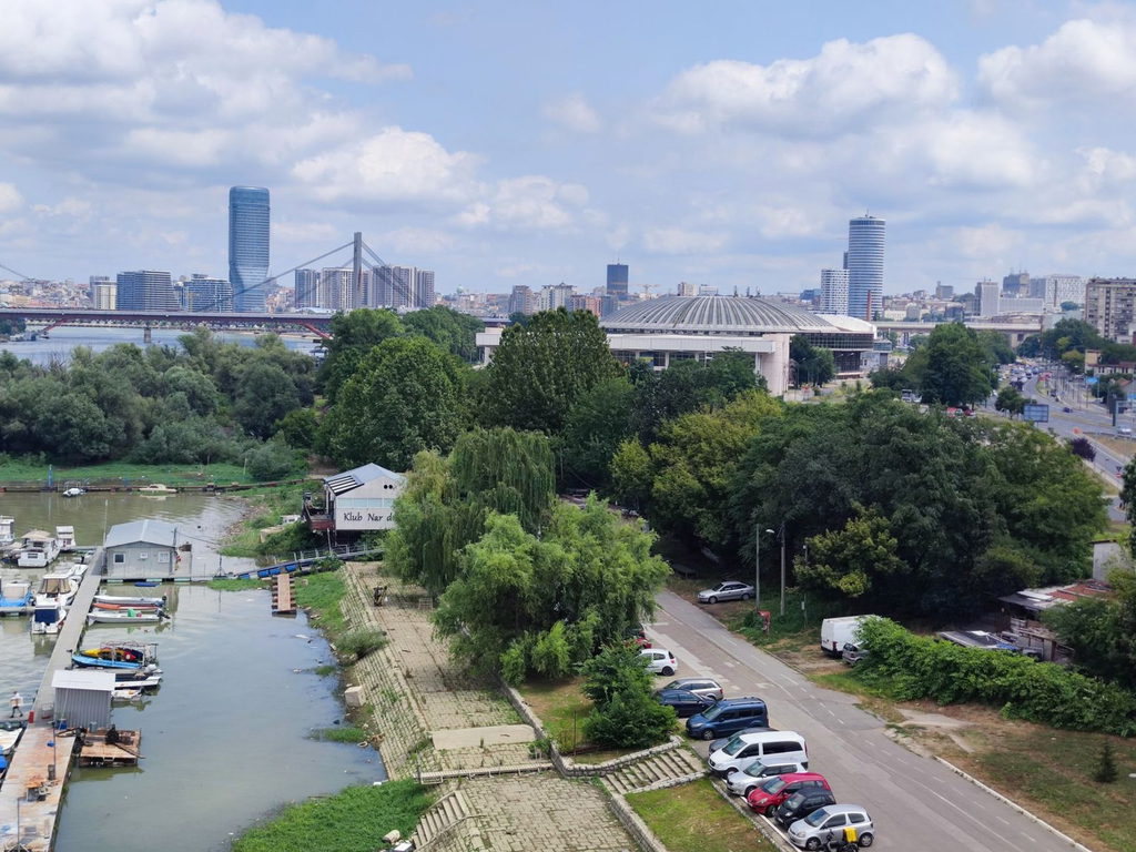 Novi Beograd i Sava iz vazduha — sale za svadbe na Novom Beogradu i u Zemunu