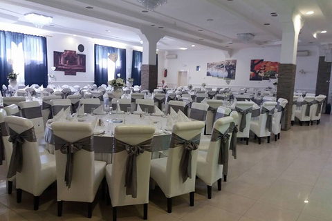 Svečana Sala Beli Anđeo — venčanje na otvorenom Sremska Mitrovica